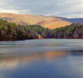 Beautiful lake and mountains at Unicoi State Park